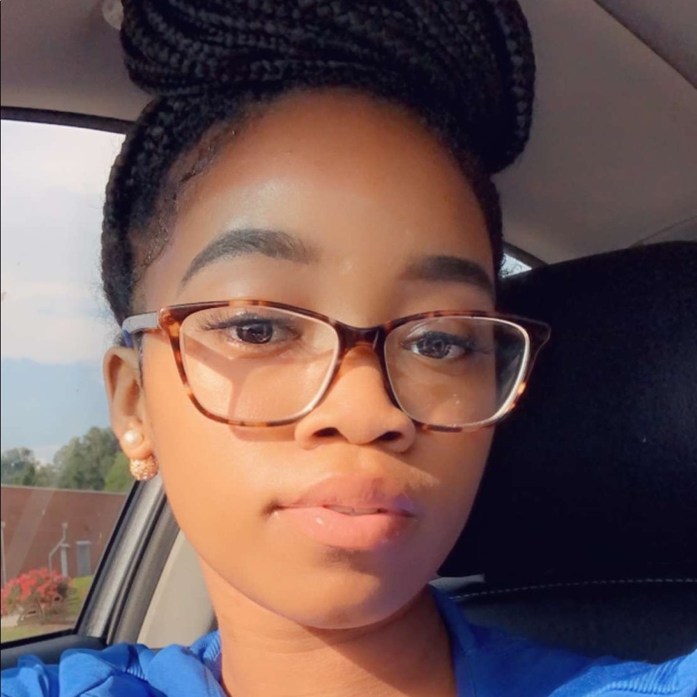 Meet your Posher, Khadijah